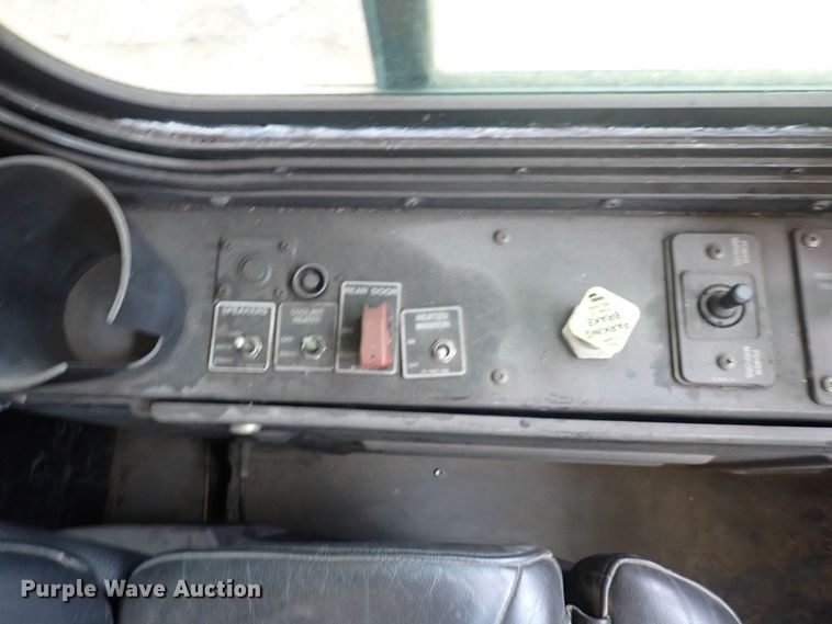 image for item DJ5629 2005 Gillig Phantom C20B096N4  transit bus