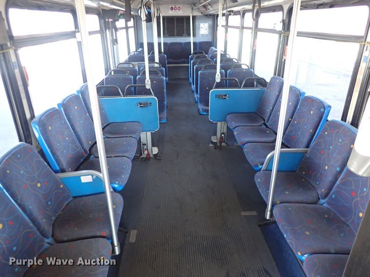 image for item DJ5629 2005 Gillig Phantom C20B096N4  transit bus