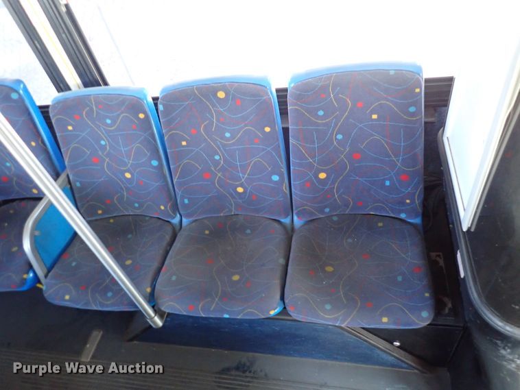 image for item DJ5629 2005 Gillig Phantom C20B096N4  transit bus