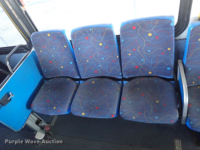 image for item DJ5629 2005 Gillig Phantom C20B096N4  transit bus