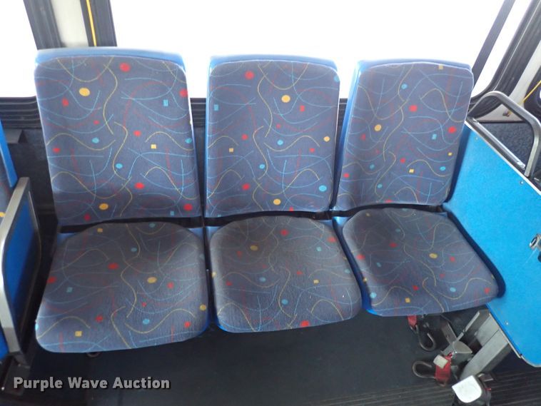 image for item DJ5629 2005 Gillig Phantom C20B096N4  transit bus