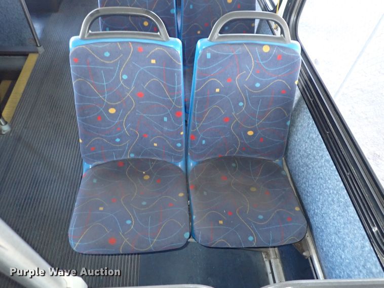 image for item DJ5629 2005 Gillig Phantom C20B096N4  transit bus