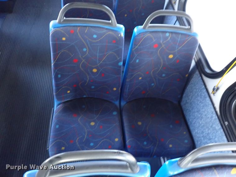 image for item DJ5629 2005 Gillig Phantom C20B096N4  transit bus