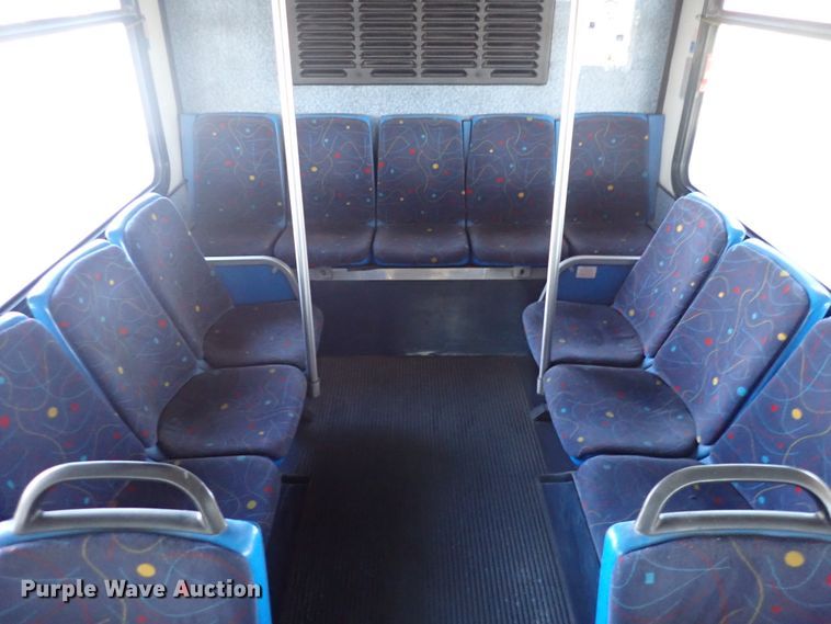 image for item DJ5629 2005 Gillig Phantom C20B096N4  transit bus