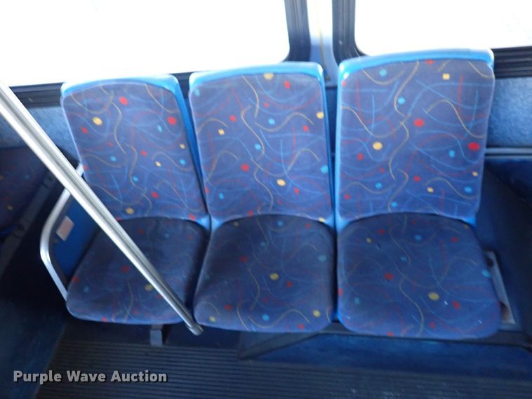 image for item DJ5629 2005 Gillig Phantom C20B096N4  transit bus