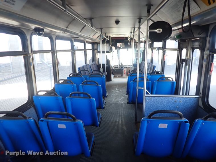 image for item DJ5629 2005 Gillig Phantom C20B096N4  transit bus