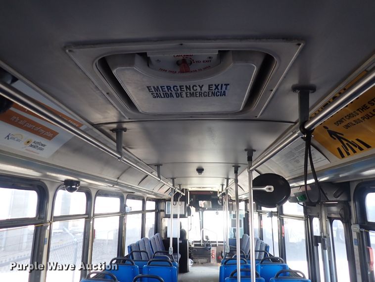 image for item DJ5629 2005 Gillig Phantom C20B096N4  transit bus