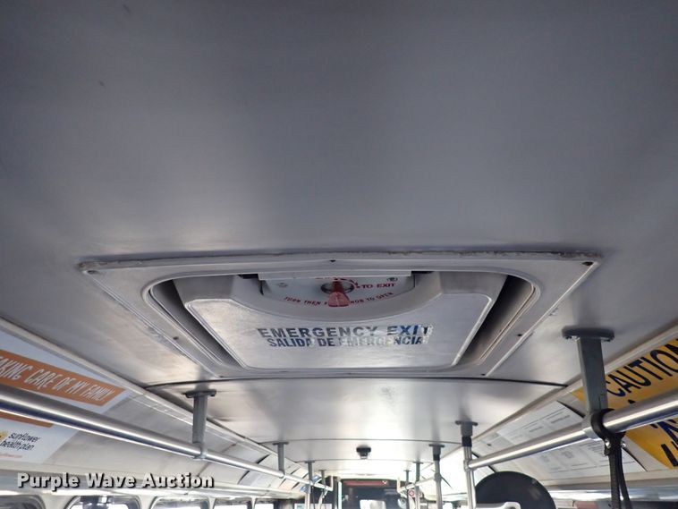 image for item DJ5629 2005 Gillig Phantom C20B096N4  transit bus