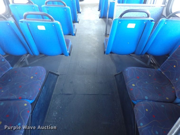 image for item DJ5629 2005 Gillig Phantom C20B096N4  transit bus