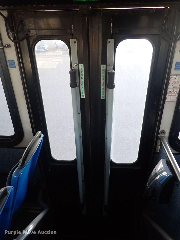 image for item DJ5629 2005 Gillig Phantom C20B096N4  transit bus