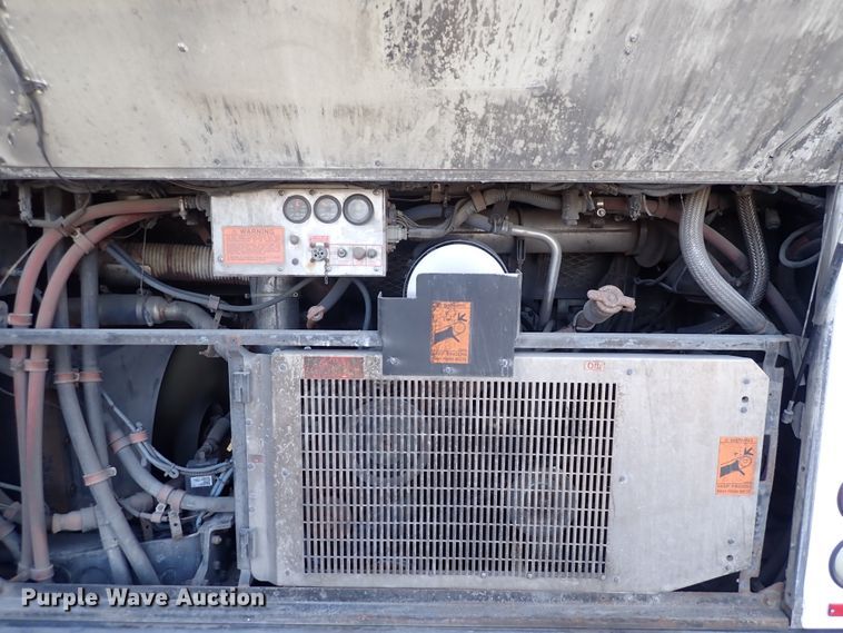 image for item DJ5629 2005 Gillig Phantom C20B096N4  transit bus