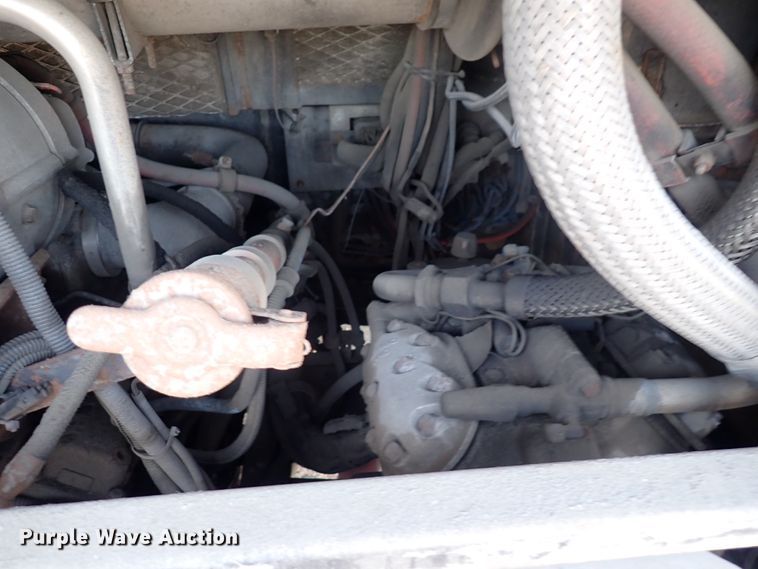 image for item DJ5629 2005 Gillig Phantom C20B096N4  transit bus