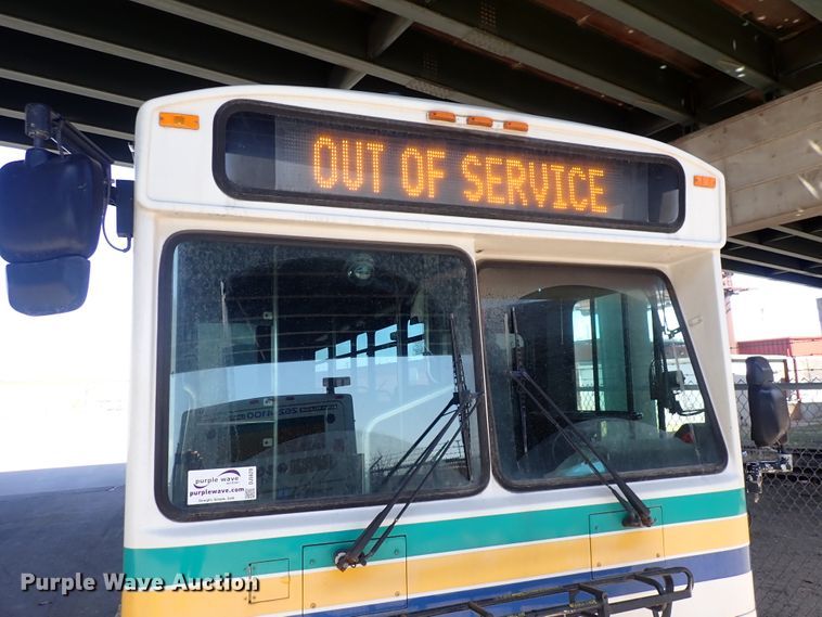 image for item DJ5629 2005 Gillig Phantom C20B096N4  transit bus