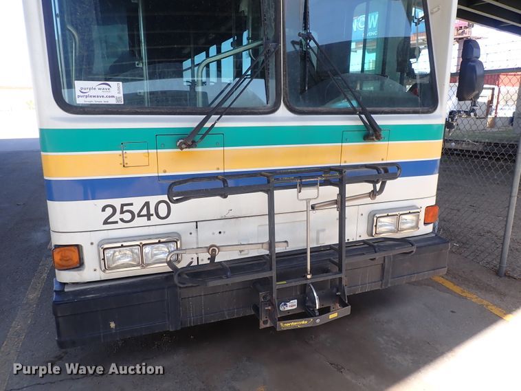 image for item DJ5629 2005 Gillig Phantom C20B096N4  transit bus