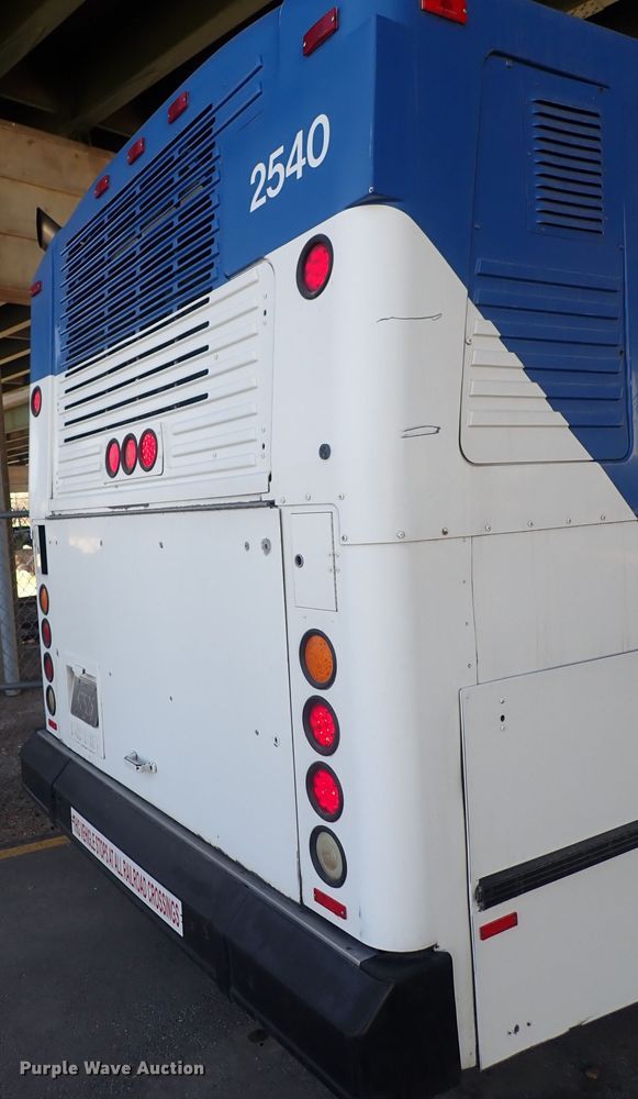 image for item DJ5629 2005 Gillig Phantom C20B096N4  transit bus