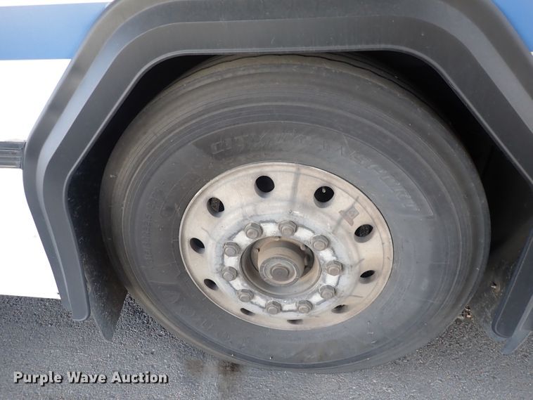 image for item DJ5629 2005 Gillig Phantom C20B096N4  transit bus