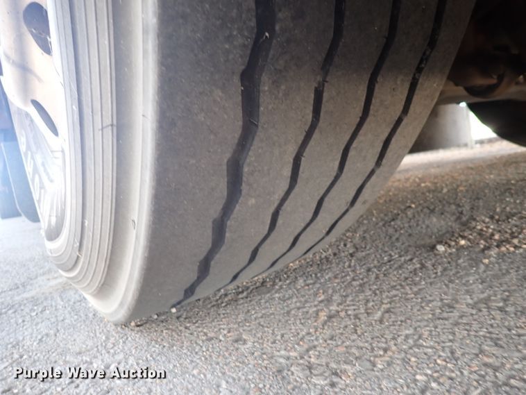 image for item DJ5629 2005 Gillig Phantom C20B096N4  transit bus