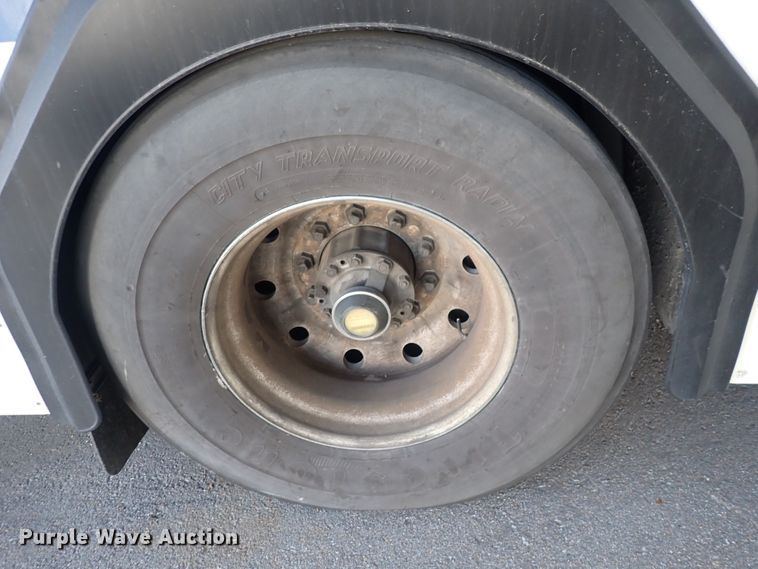 image for item DJ5629 2005 Gillig Phantom C20B096N4  transit bus