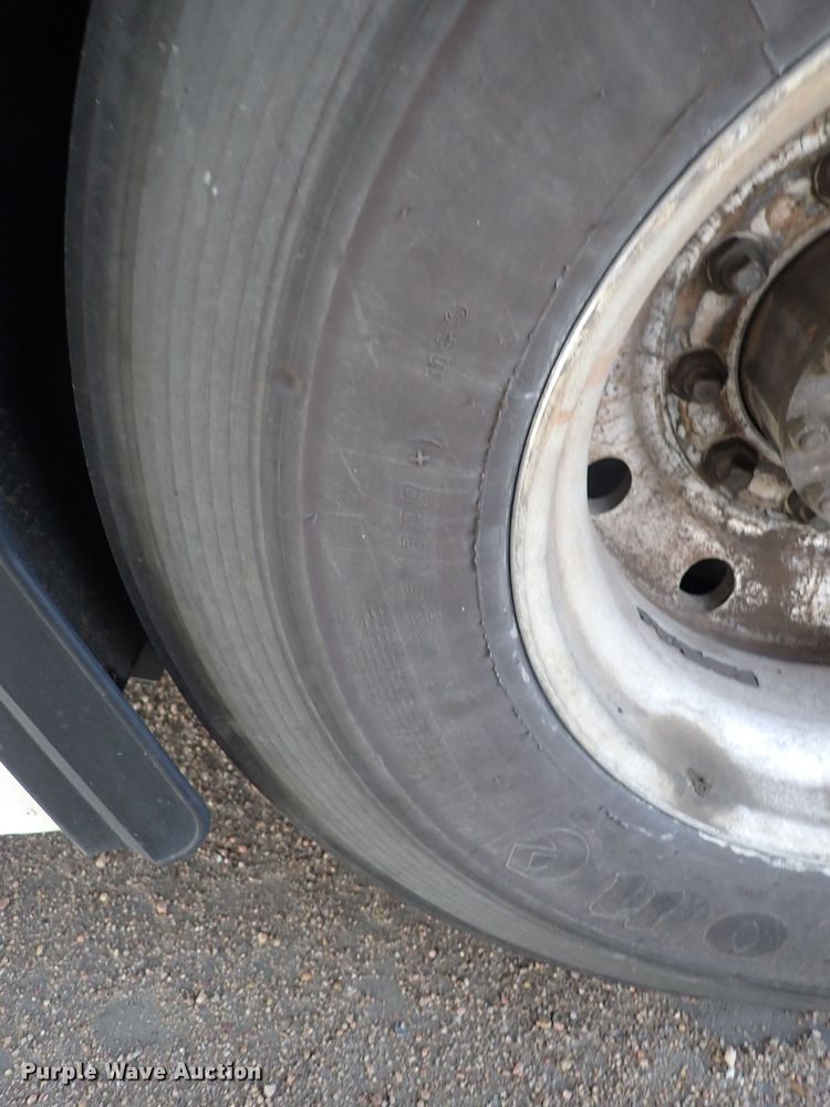 image for item DJ5629 2005 Gillig Phantom C20B096N4  transit bus