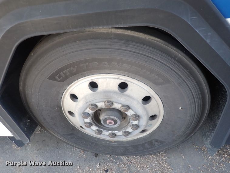 image for item DJ5629 2005 Gillig Phantom C20B096N4  transit bus