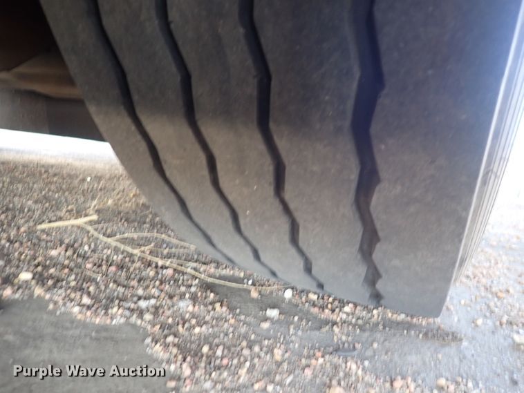 image for item DJ5629 2005 Gillig Phantom C20B096N4  transit bus