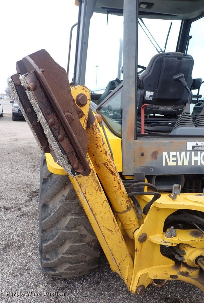 image for item DP4468 2003 New Holland LB75B  backhoe