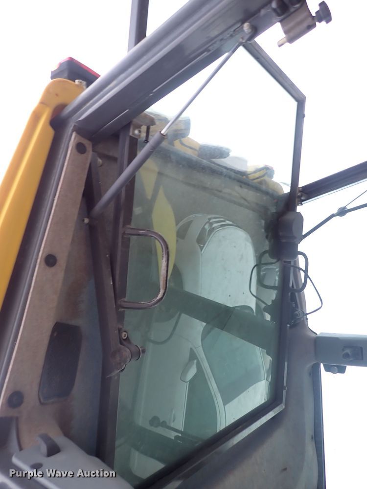 image for item DP4468 2003 New Holland LB75B  backhoe