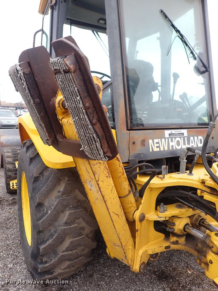 image for item DP4468 2003 New Holland LB75B  backhoe