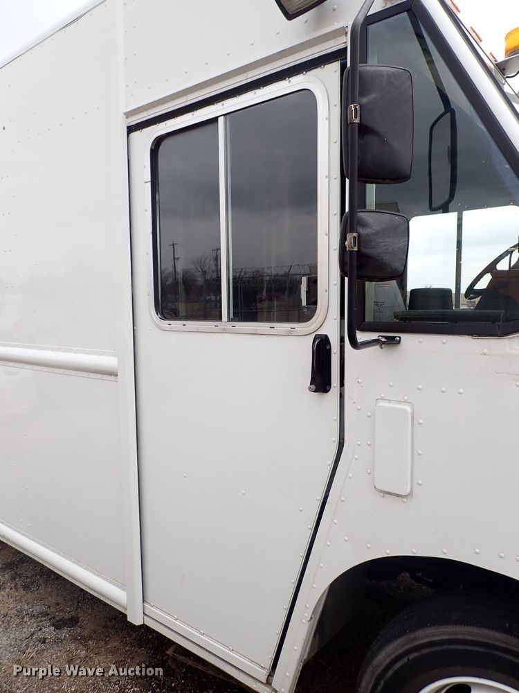 image for item DP4477 2009 Freightliner MT55  delivery truck