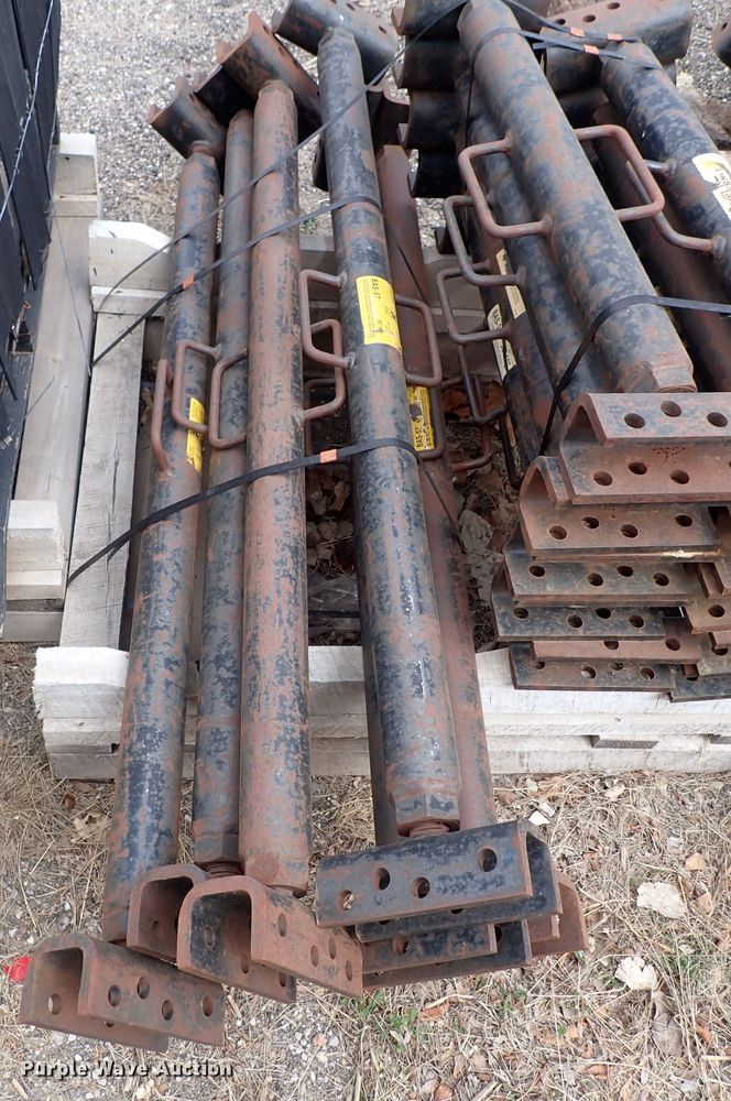 image for item HR9766 (35) trench shoring screw jacks