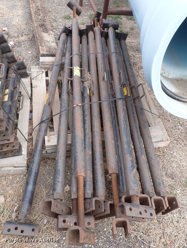 image for item HR9766 (35) trench shoring screw jacks