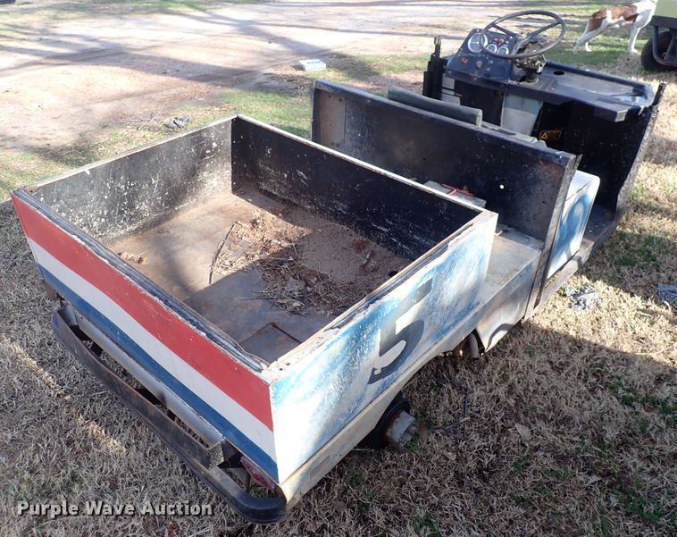 image for item HR9768 1986 Cushman  utility vehicle