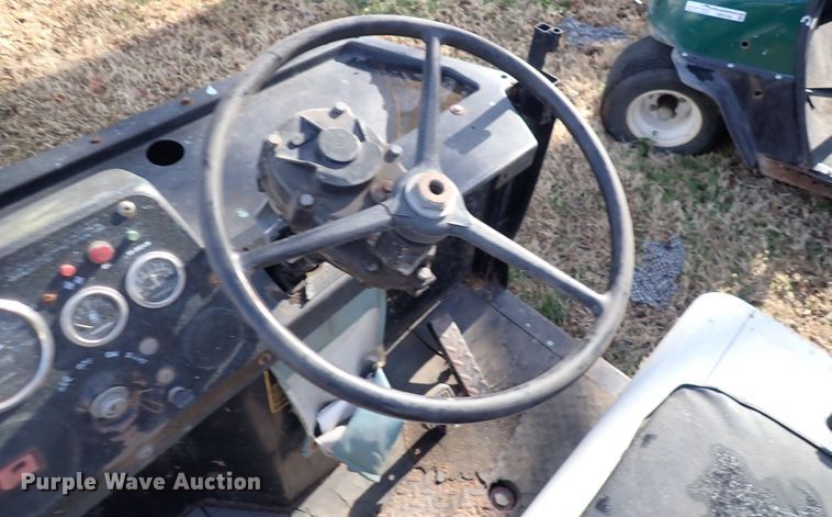 image for item HR9768 1986 Cushman  utility vehicle