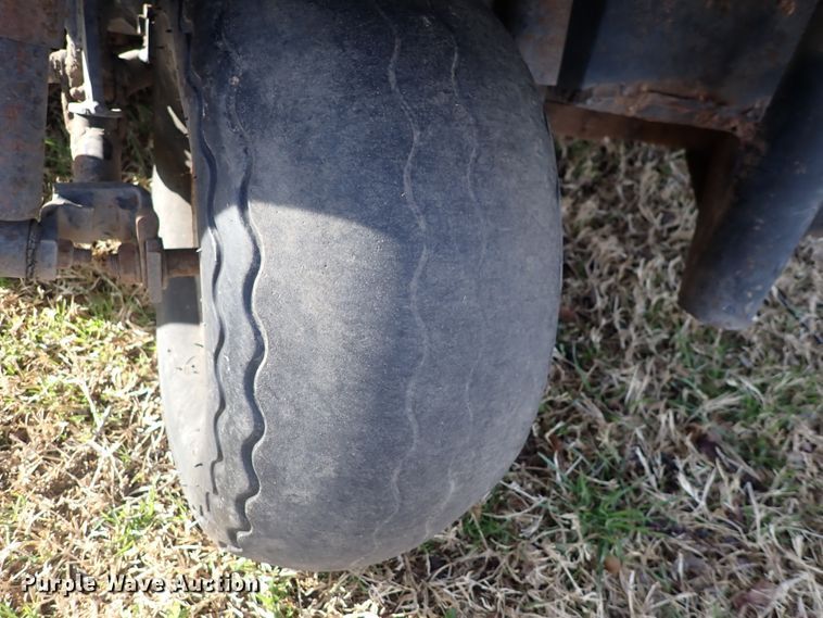 image for item HR9768 1986 Cushman  utility vehicle