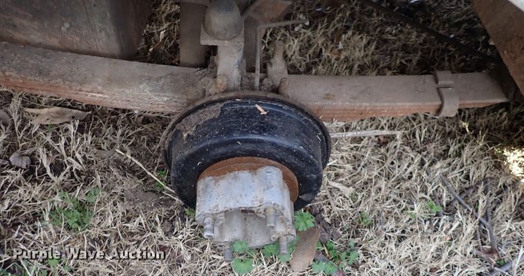 image for item HR9768 1986 Cushman  utility vehicle