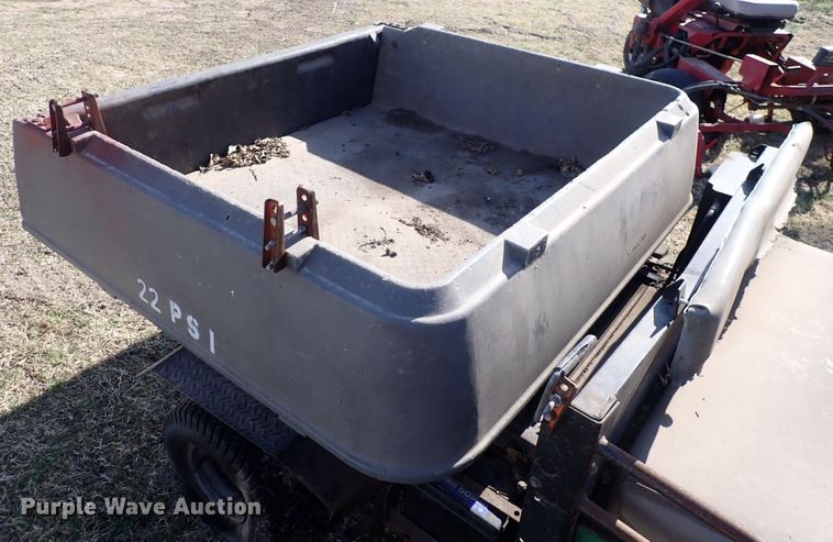 image for item HR9773 1994 Cushman Jr. Turf Truckster  utility vehicle