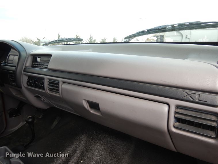 image for item DH8959 1996 Ford F350 XL  brush fire truck