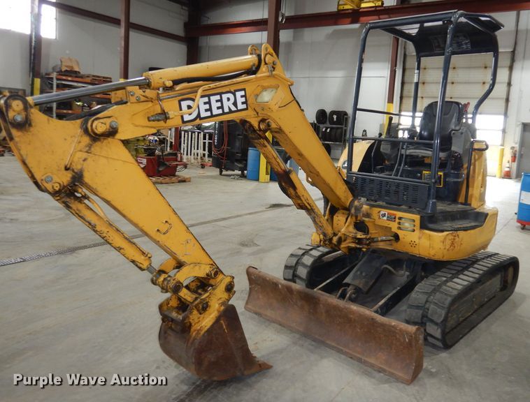 image for item DH8994 2004 John Deere 27C  mini excavator