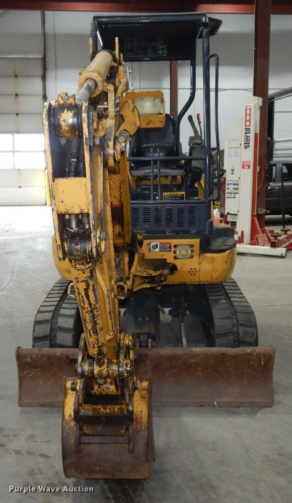 image for item DH8994 2004 John Deere 27C  mini excavator