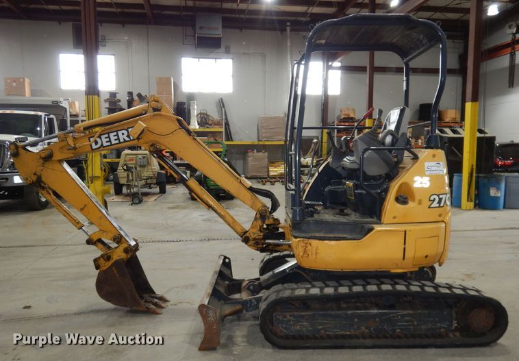 image for item DH8994 2004 John Deere 27C  mini excavator