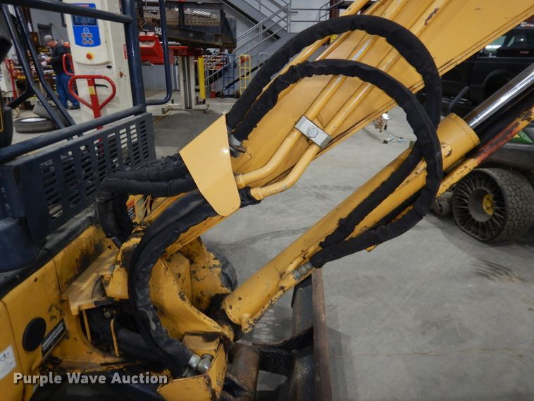 image for item DH8994 2004 John Deere 27C  mini excavator