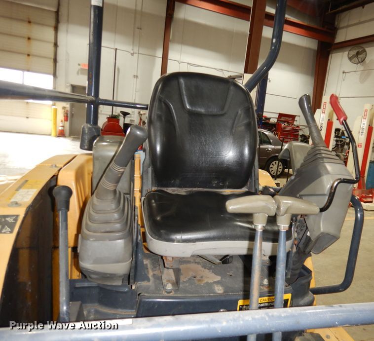 image for item DH8994 2004 John Deere 27C  mini excavator