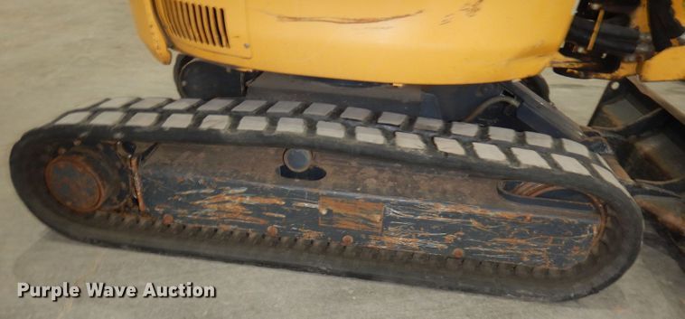 image for item DH8994 2004 John Deere 27C  mini excavator