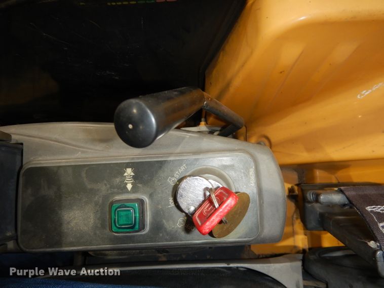 image for item DH8994 2004 John Deere 27C  mini excavator