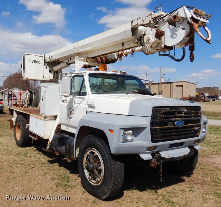 image for item DK4469 1991 Ford F800  digger derrick truck
