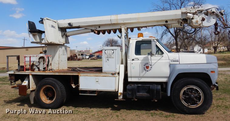 image for item DK4469 1991 Ford F800  digger derrick truck