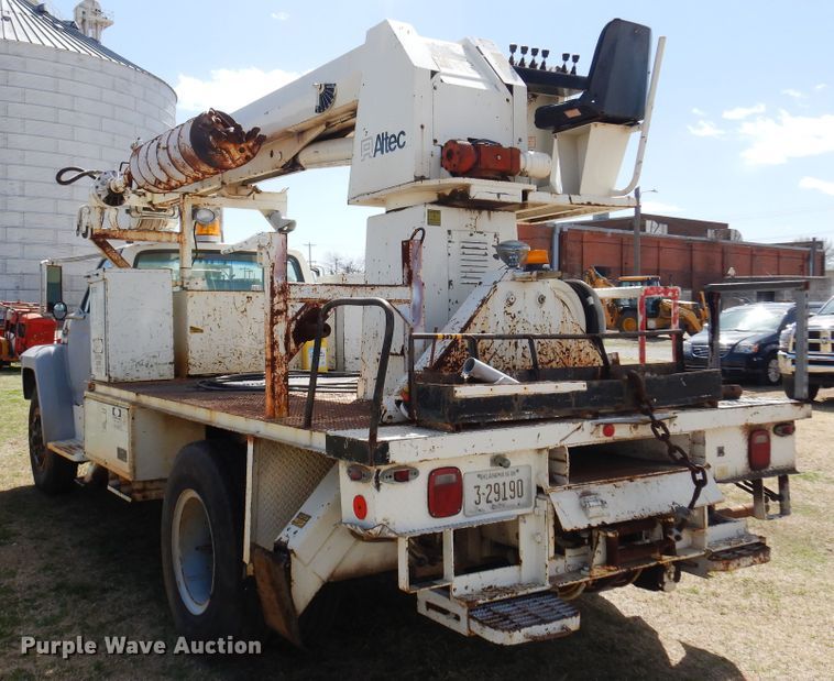 image for item DK4469 1991 Ford F800  digger derrick truck