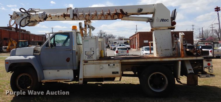 image for item DK4469 1991 Ford F800  digger derrick truck