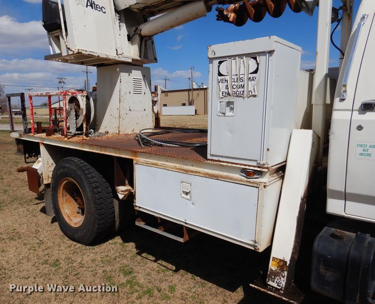 image for item DK4469 1991 Ford F800  digger derrick truck