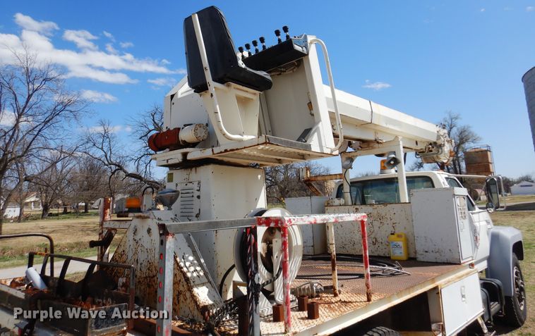 image for item DK4469 1991 Ford F800  digger derrick truck